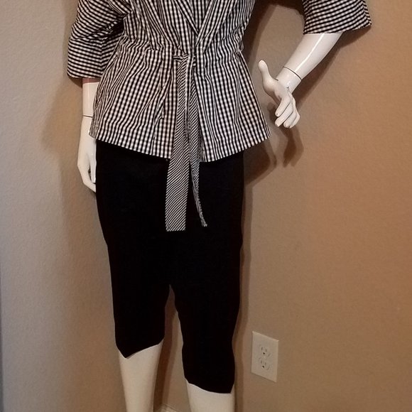 Talbots Petite Black Embroidered Capris - Picture 6 of 13